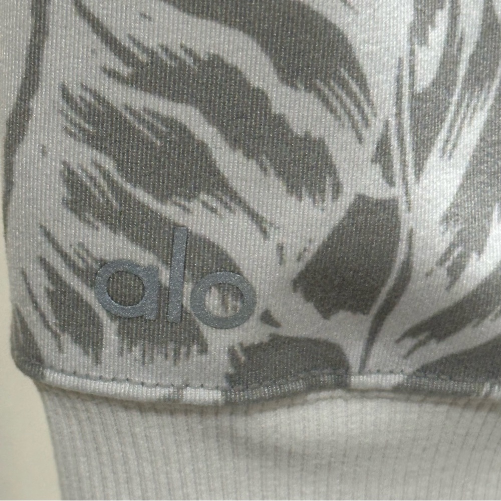 ALO Yoga Goddess Leggings Size Large Gray and White Palm Leaf Print and White - Picture 6 of 9